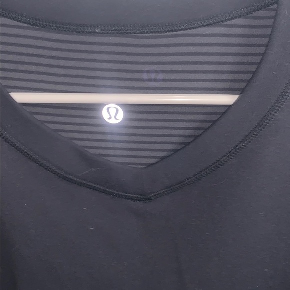 Reversible Lululemon and long sleeve - Picture 2 of 4